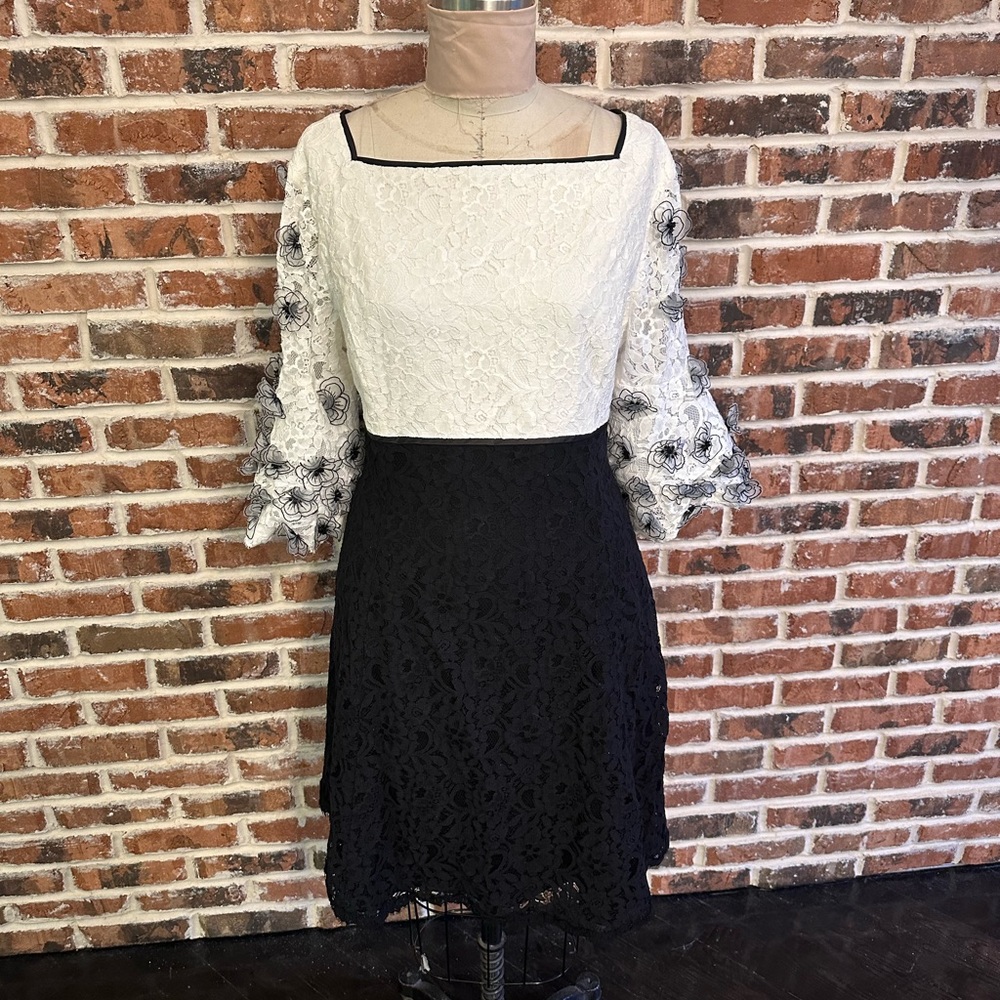 SHANI Floral Appliqué Bell-Sleeve Dress